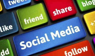 Verschiedene Buttons mit Worten wie Social Media, friend, share, like